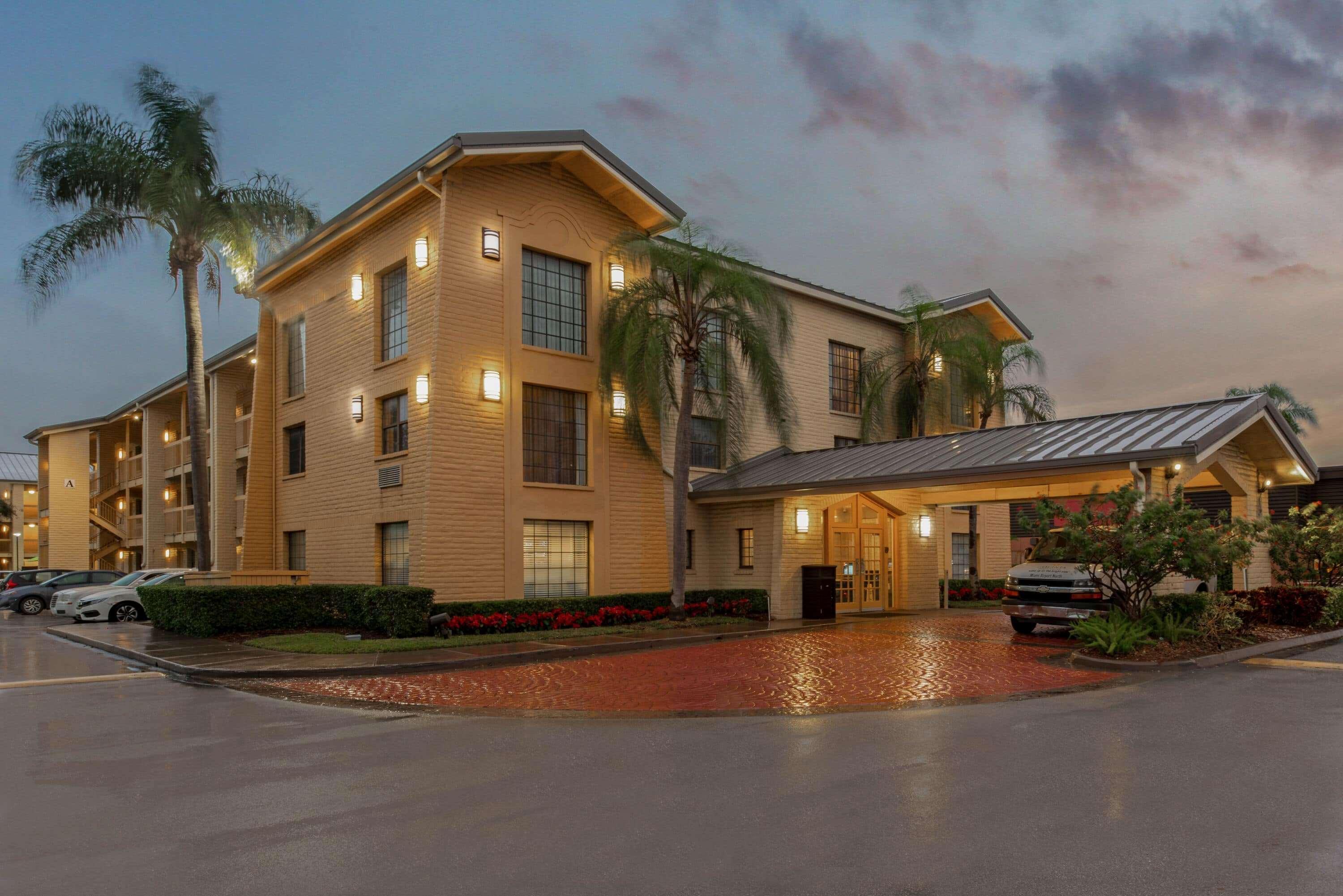 La Quinta Inn By Wyndham Miami Airport North Miami Springs Exterior photo
