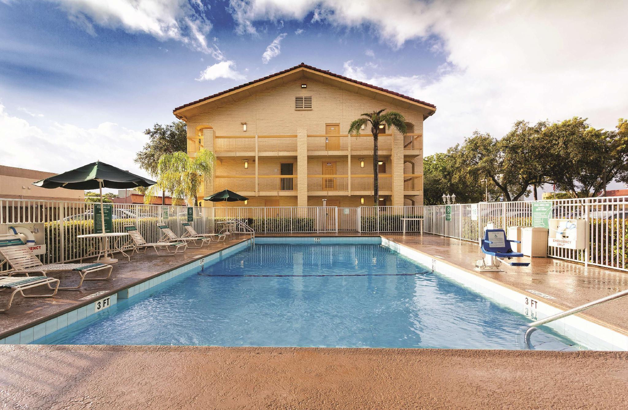 La Quinta Inn By Wyndham Miami Airport North Miami Springs Exterior photo