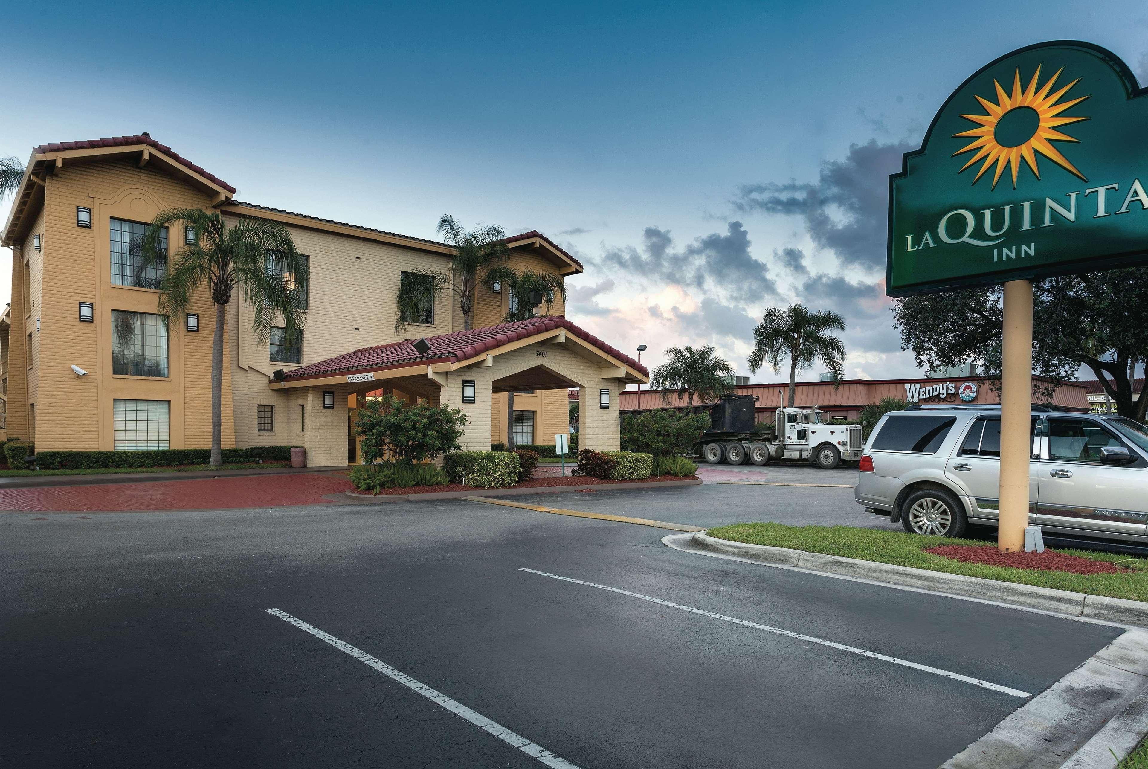 La Quinta Inn By Wyndham Miami Airport North Miami Springs Exterior photo