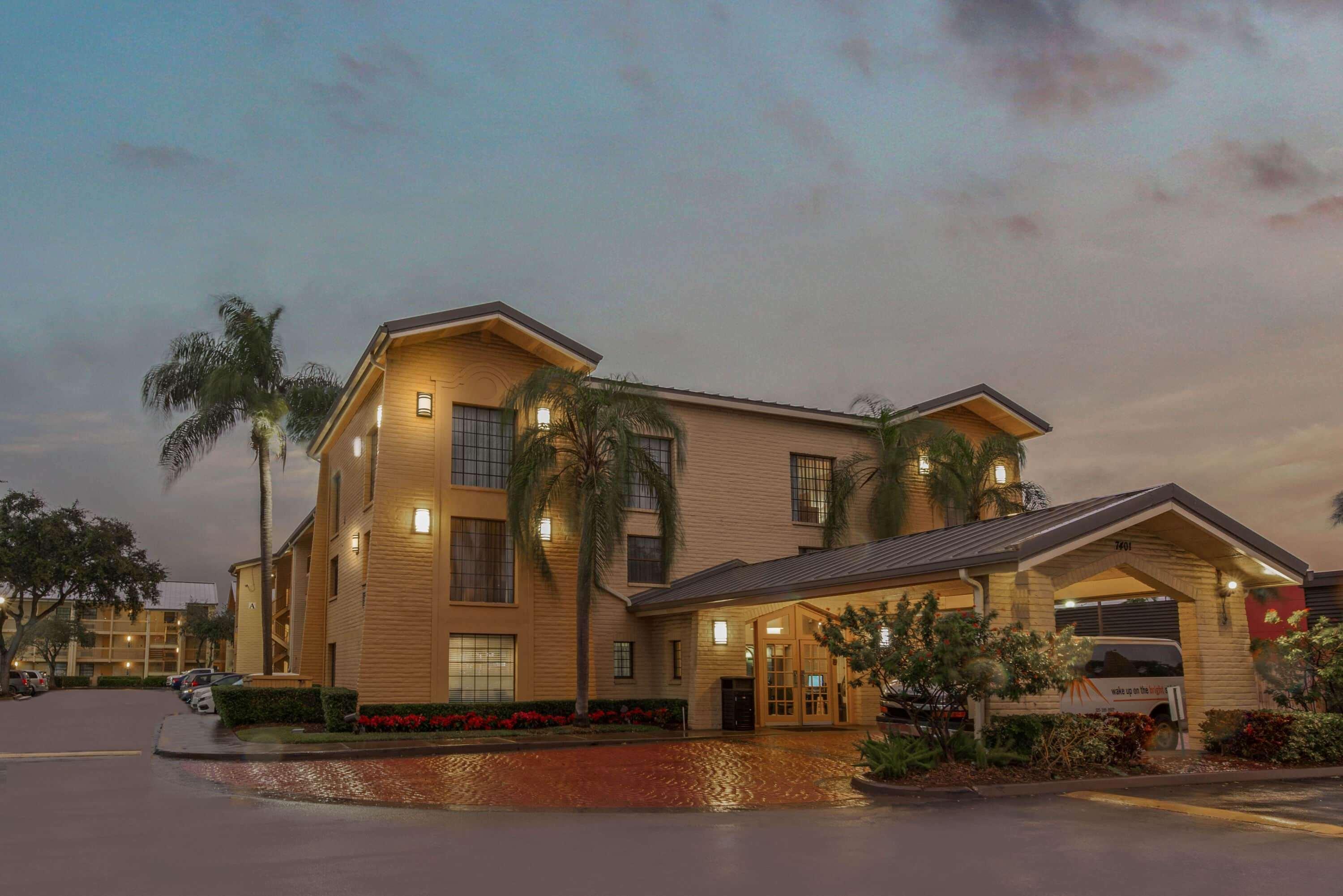 La Quinta Inn By Wyndham Miami Airport North Miami Springs Exterior photo
