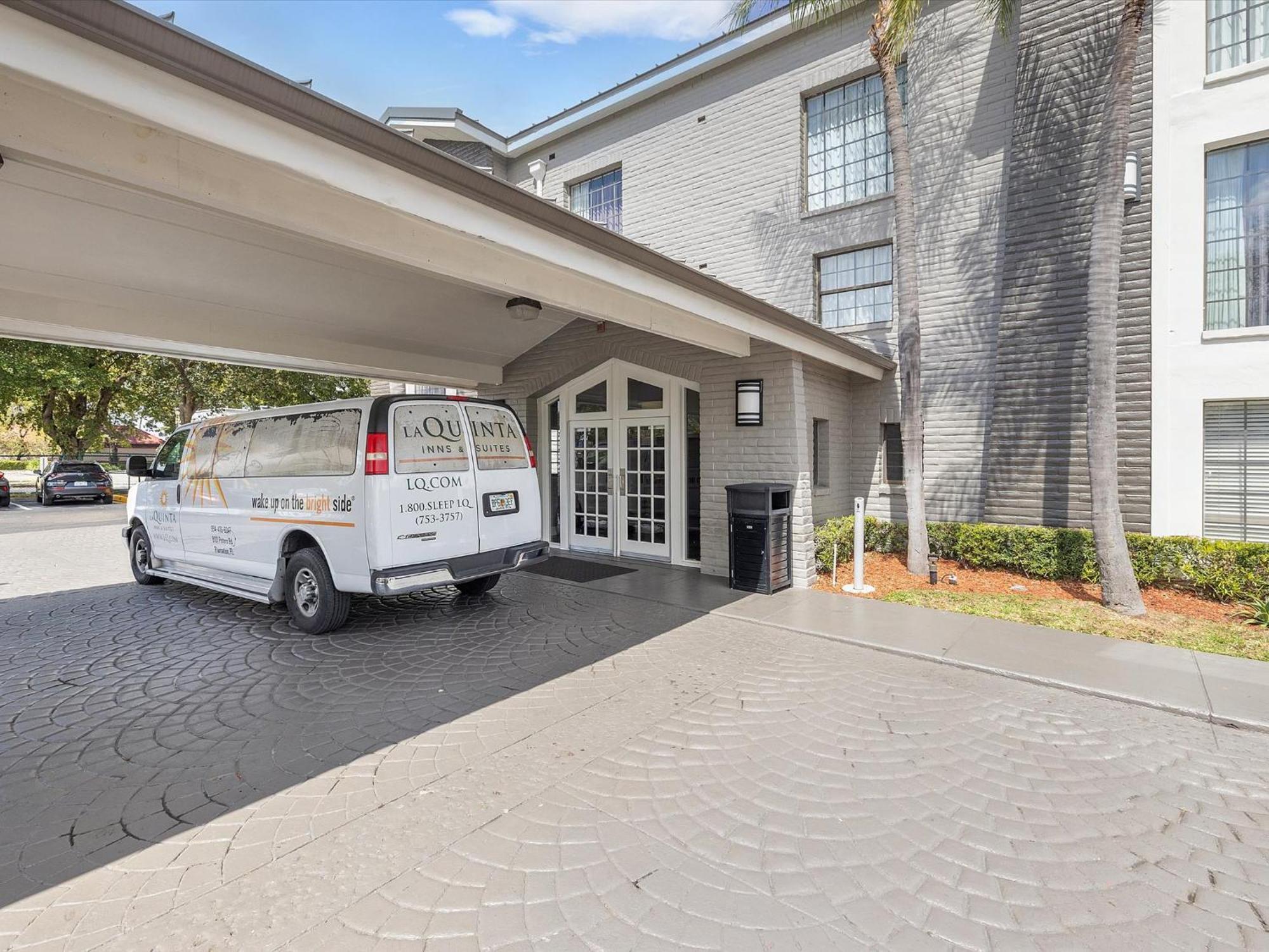 La Quinta Inn By Wyndham Miami Airport North Miami Springs Exterior photo