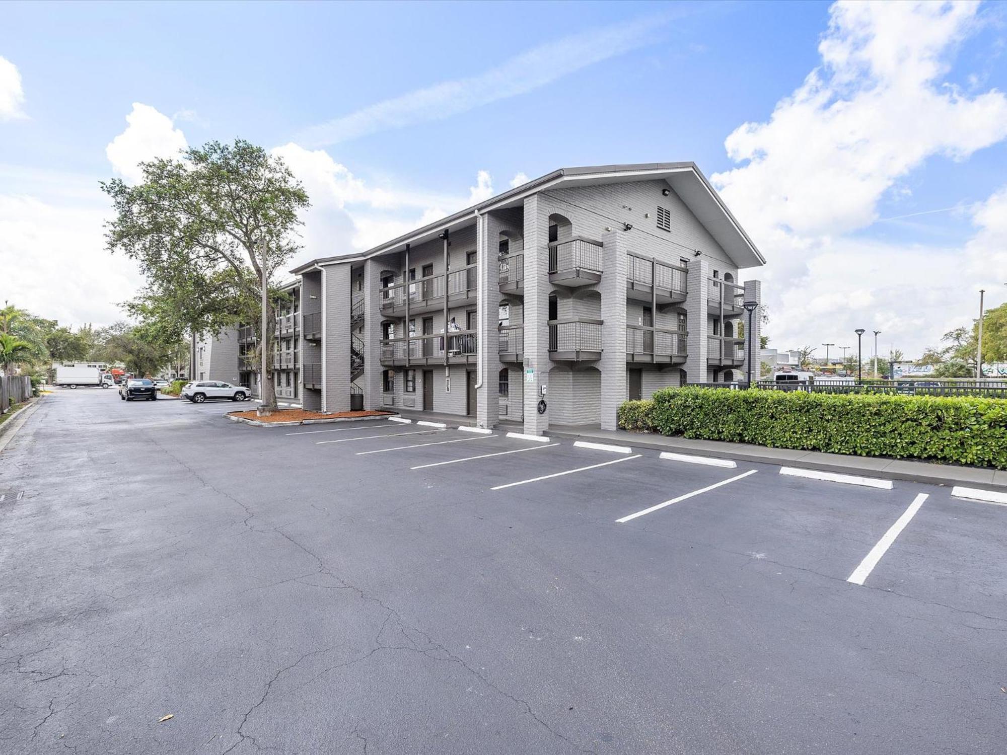 La Quinta Inn By Wyndham Miami Airport North Miami Springs Exterior photo