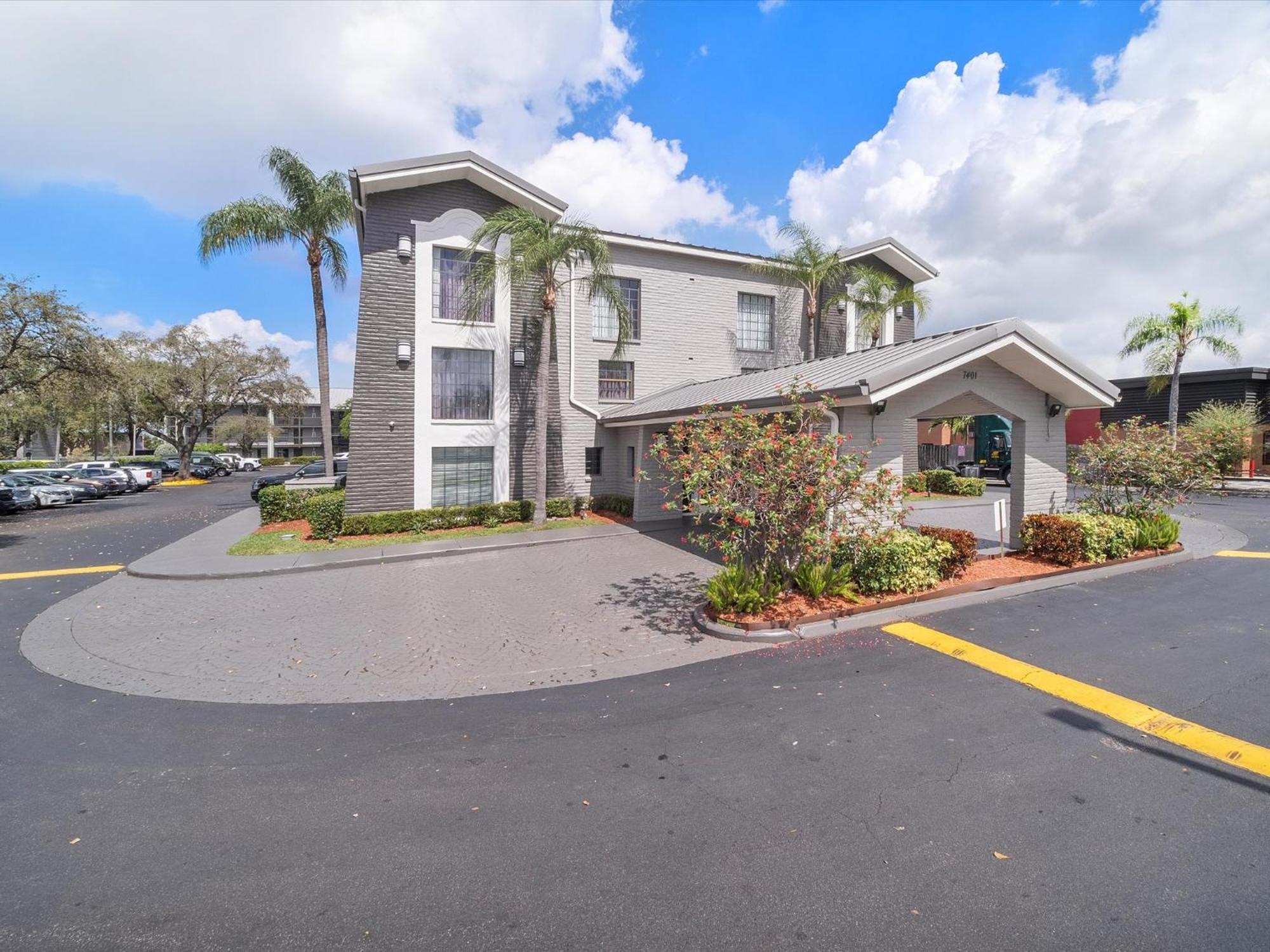 La Quinta Inn By Wyndham Miami Airport North Miami Springs Exterior photo