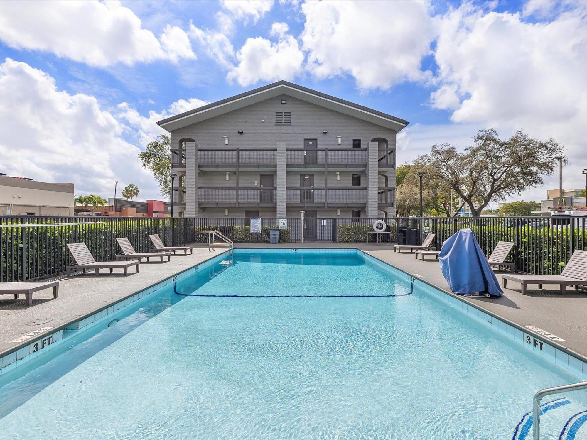 La Quinta Inn By Wyndham Miami Airport North Miami Springs Exterior photo