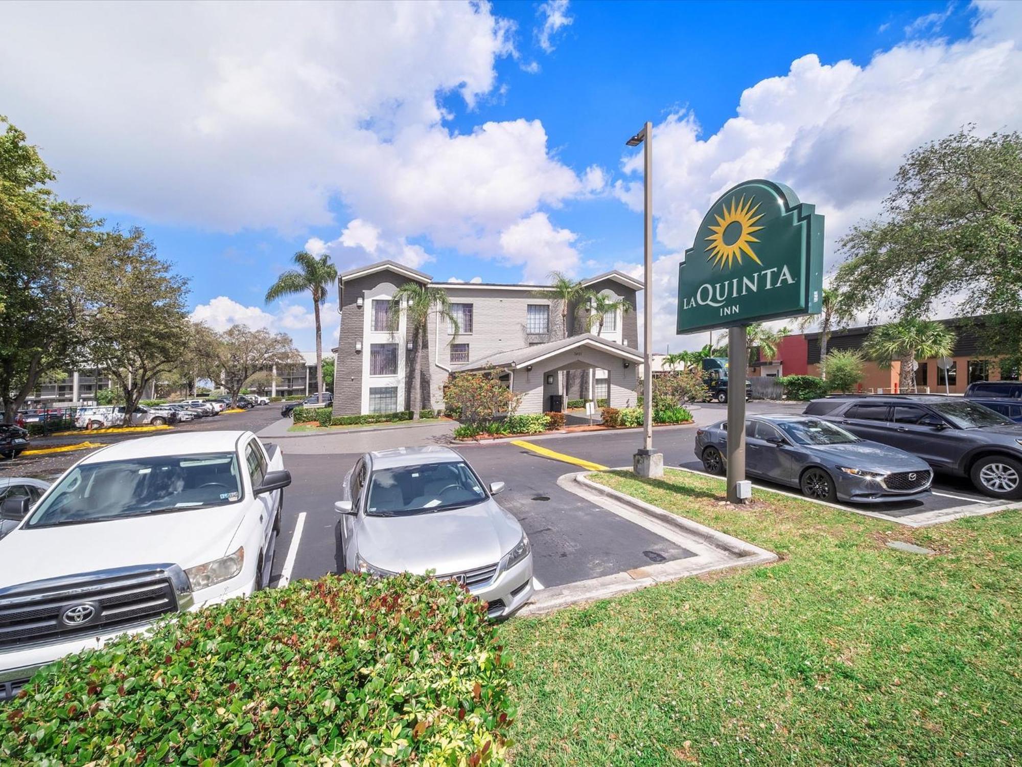 La Quinta Inn By Wyndham Miami Airport North Miami Springs Exterior photo