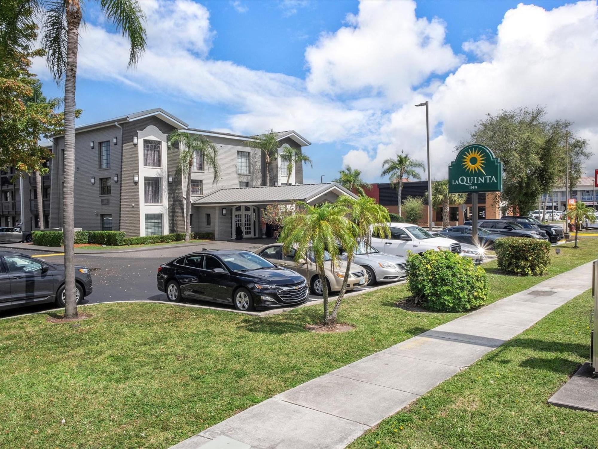 La Quinta Inn By Wyndham Miami Airport North Miami Springs Exterior photo
